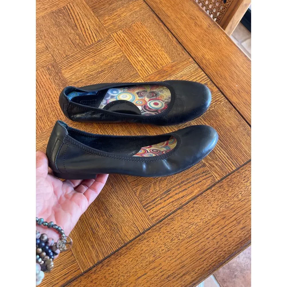 BORN BALLET FLATS SIZE 7